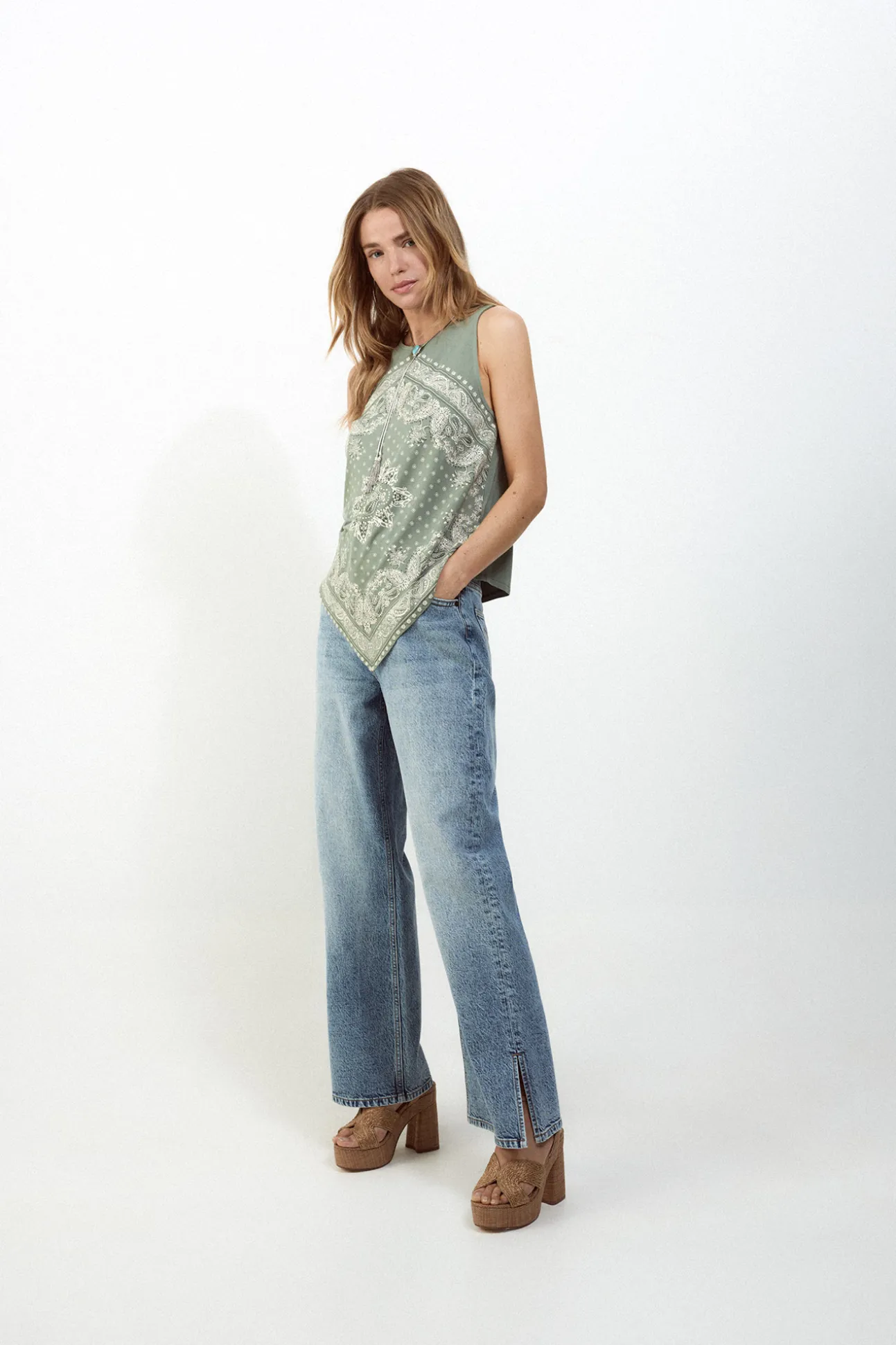 Top tirantes detalle blonda