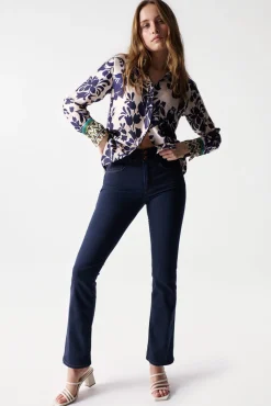 Vaqueros secret push in de corte bootcut
