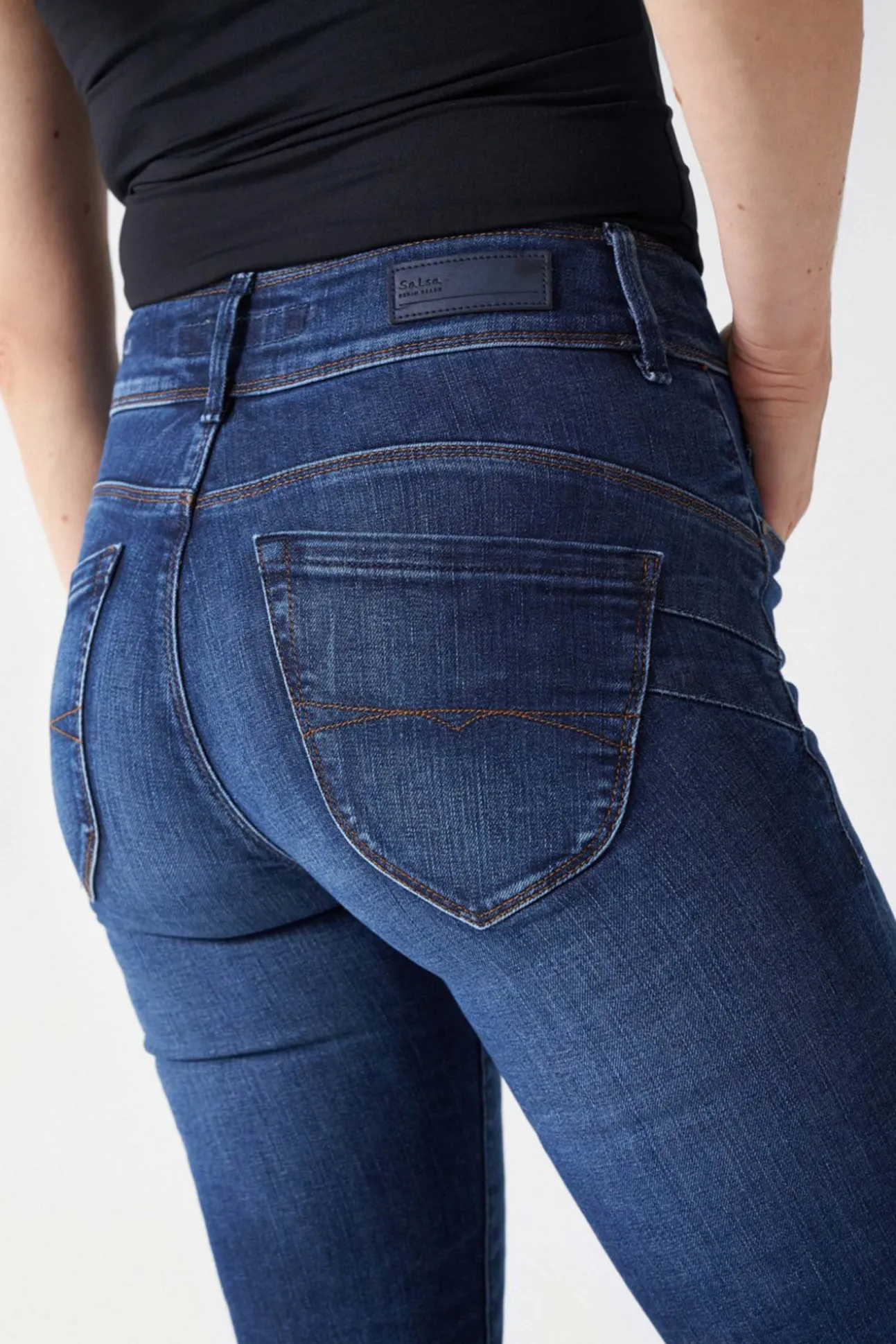Vaqueros secret push in slim