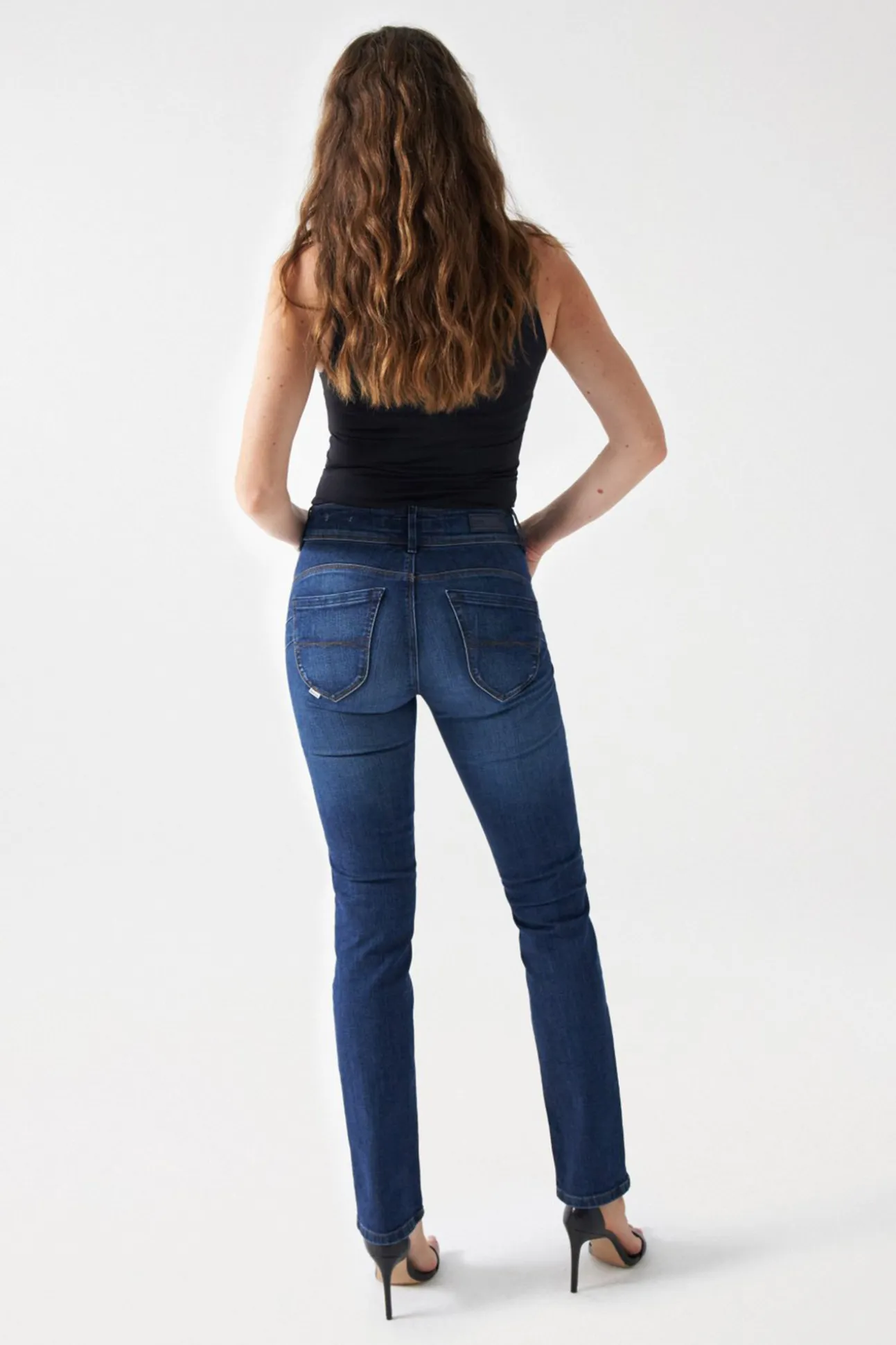 Vaqueros secret push in slim