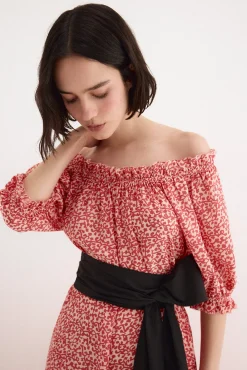 Vestido con lazada contraste