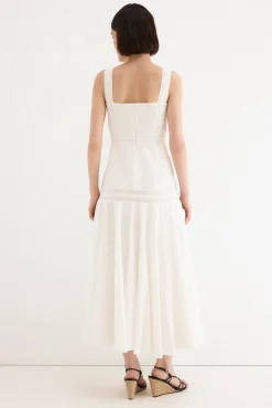 Vestido de cintas bordadas