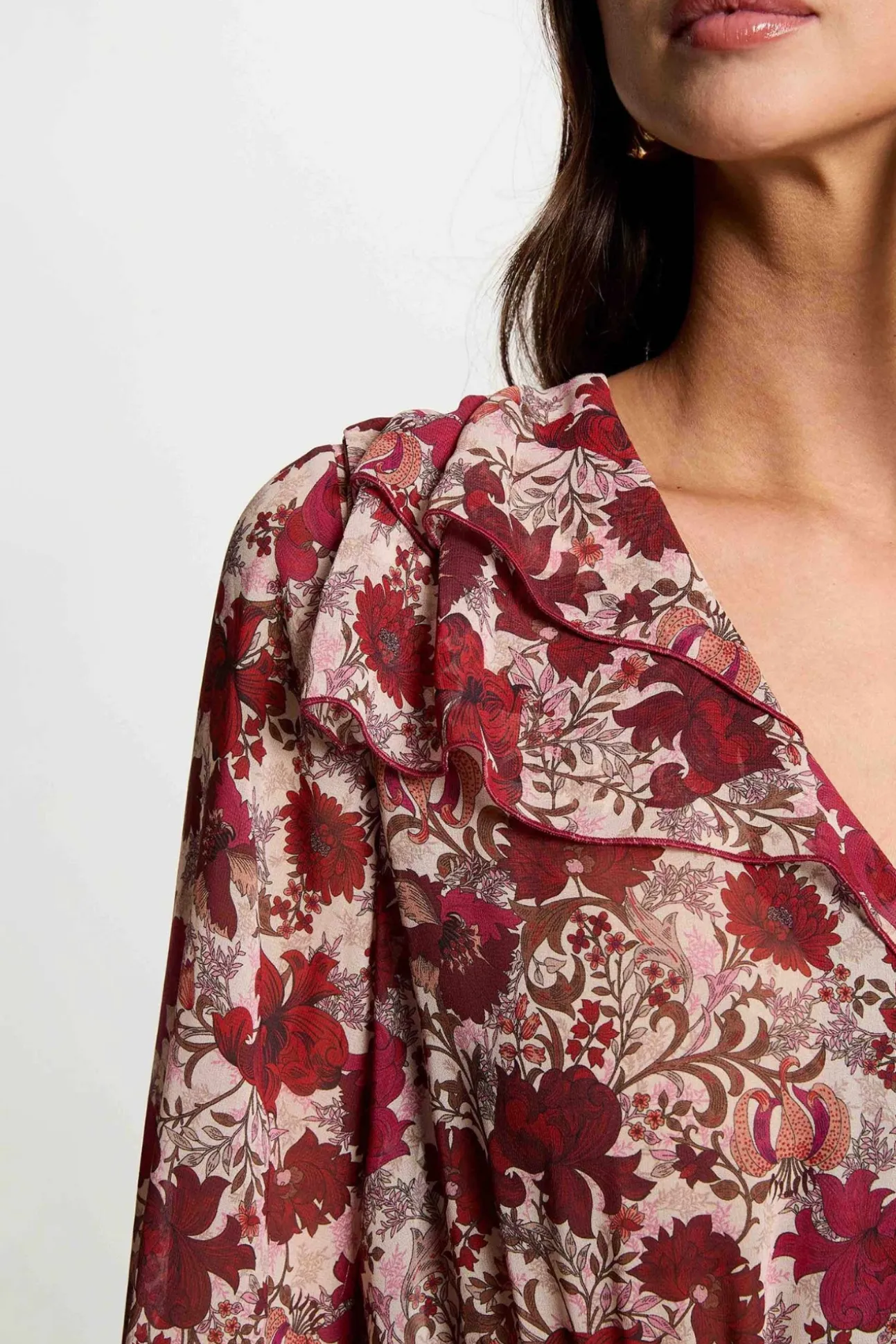 Vestido de gasa con cuello en v