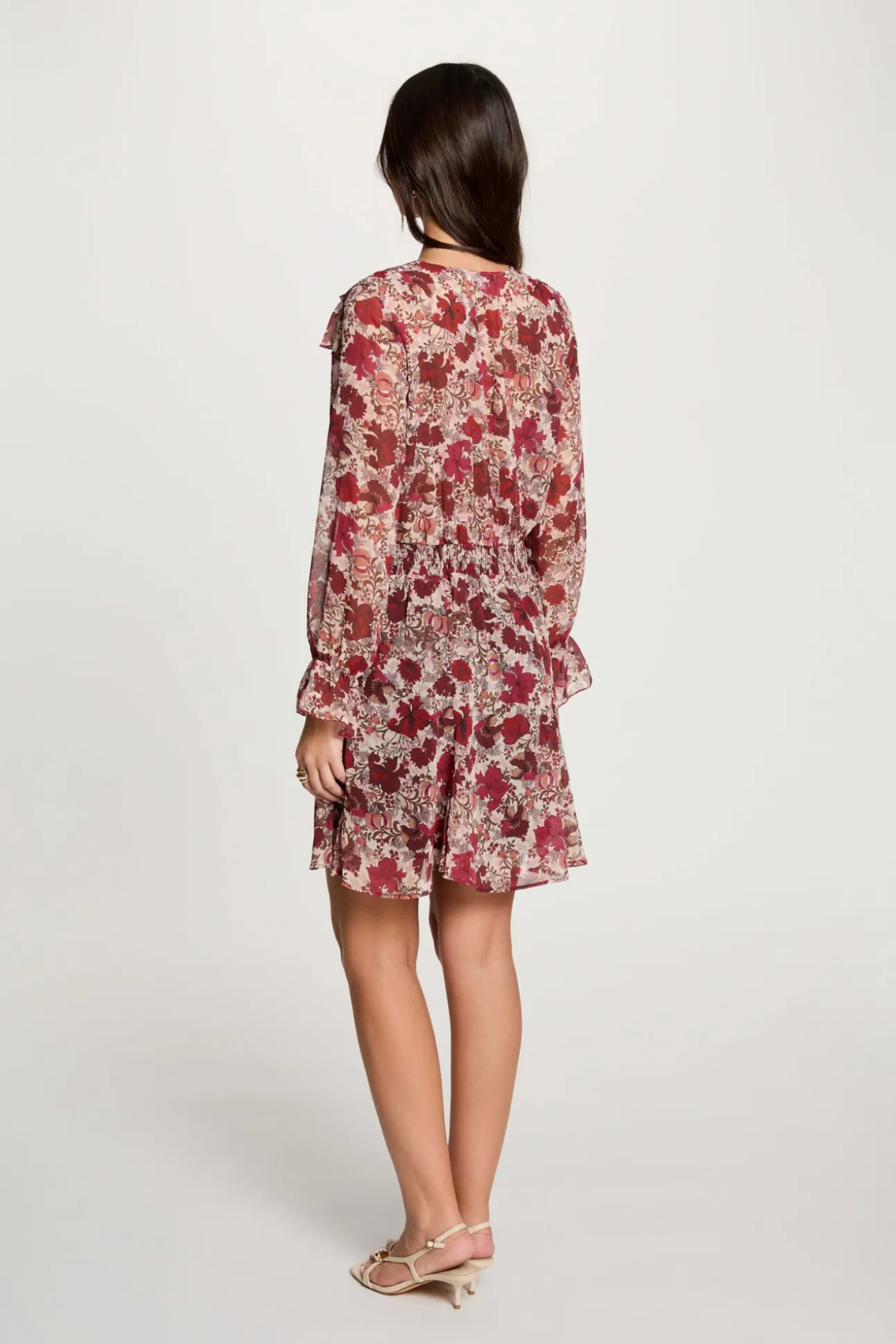 Vestido de gasa con cuello en v