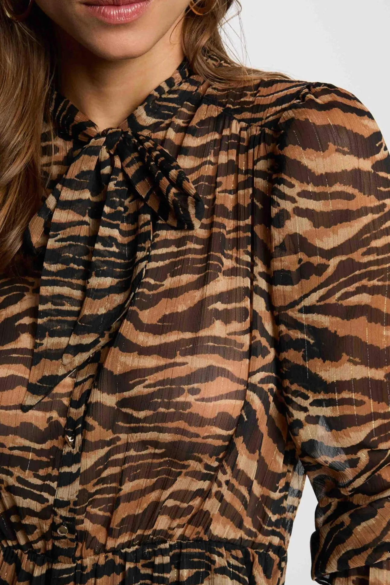 Vestido de gasa cuello lazado