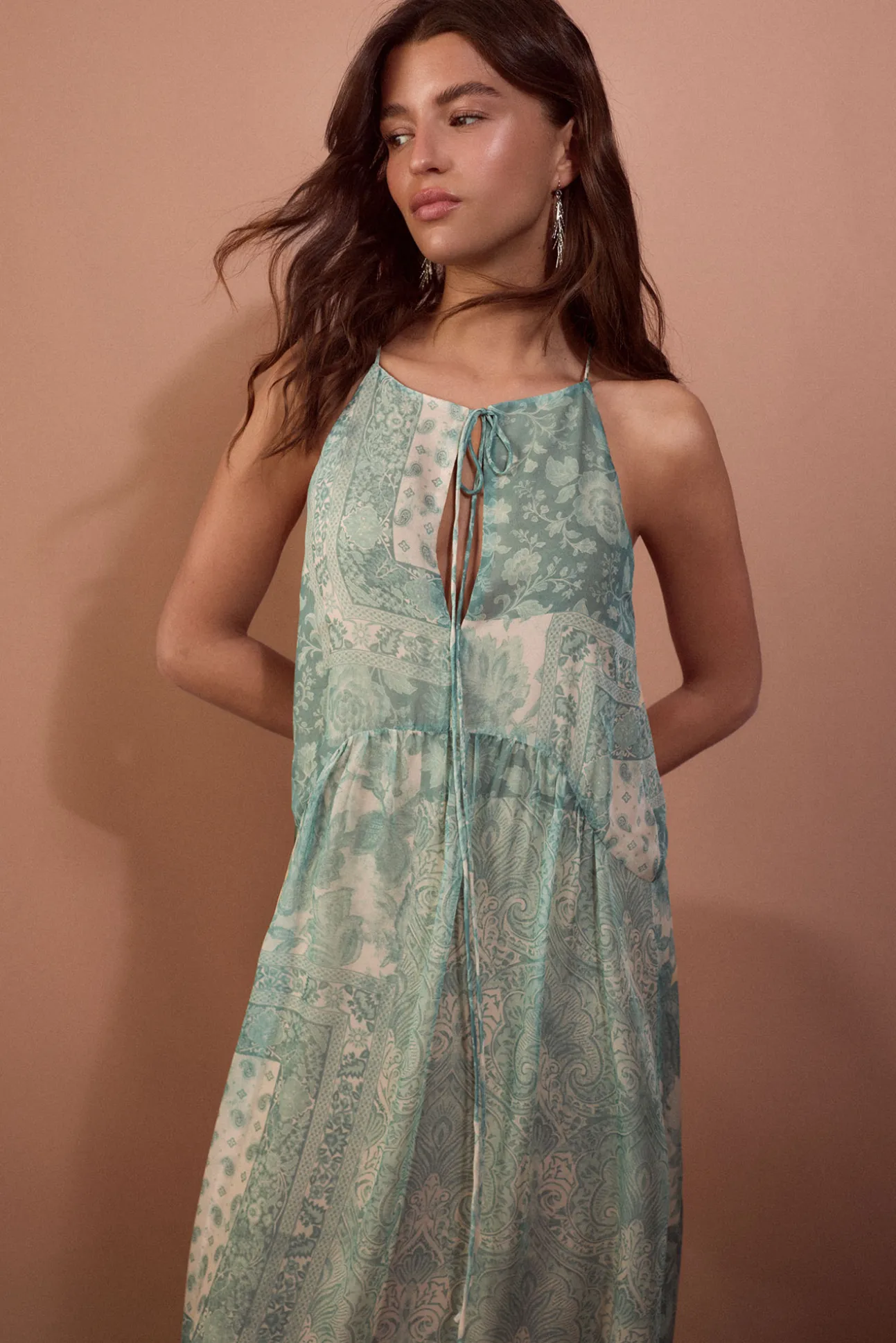 Vestido estampado halter fluido