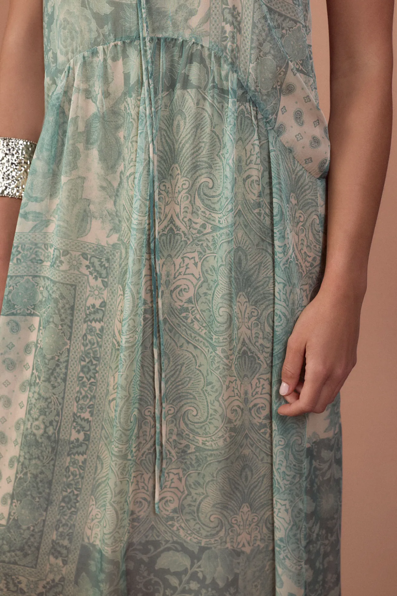 Vestido estampado halter fluido