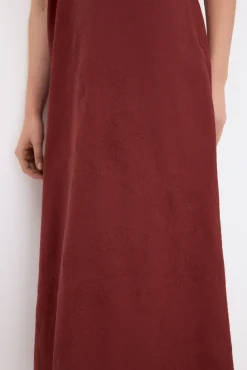 Vestido largo midi con flores bordadas