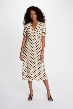 Vestido midi con mangas abullonadas