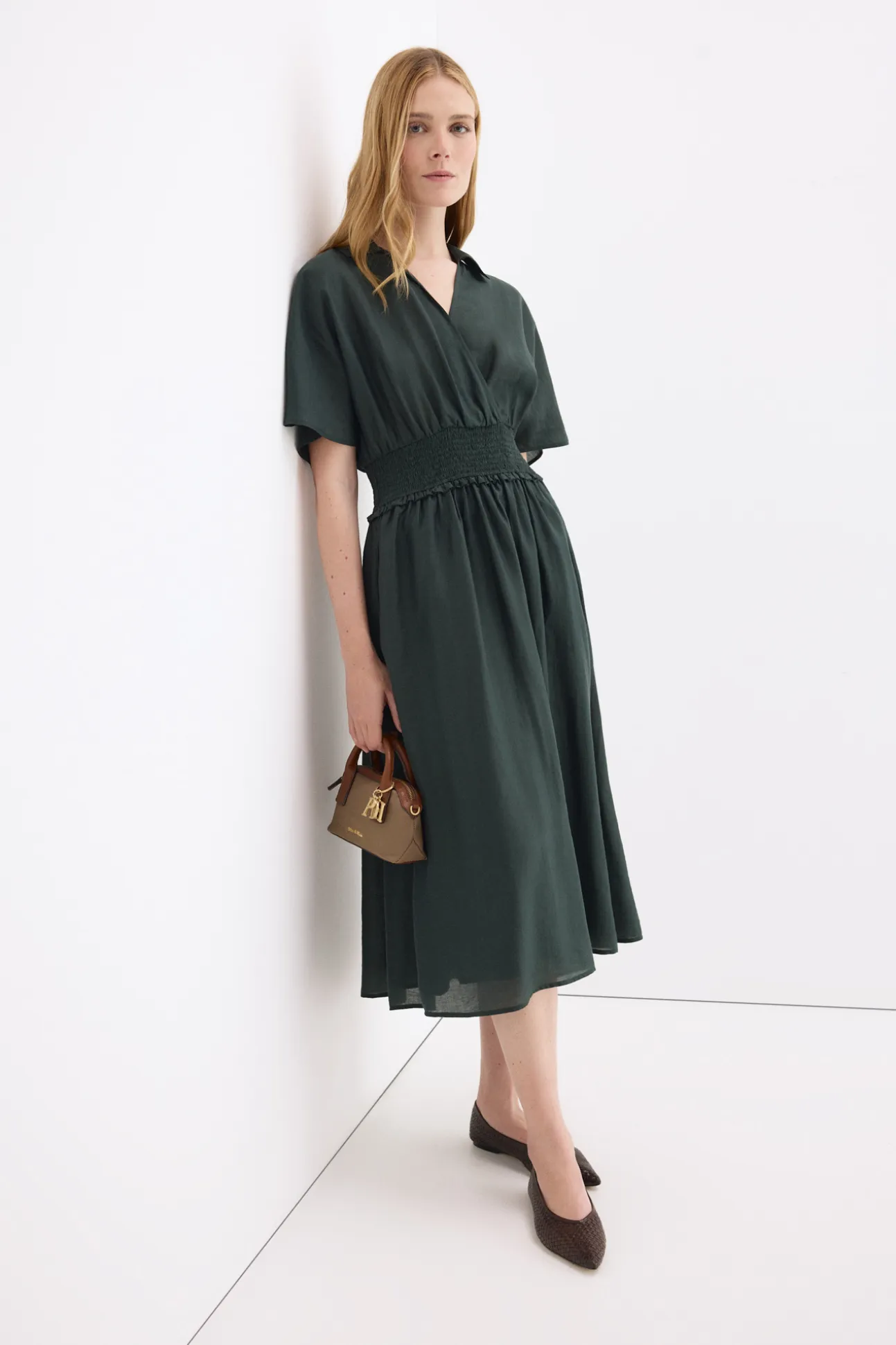 Vestido midi detalle frunces en cintura