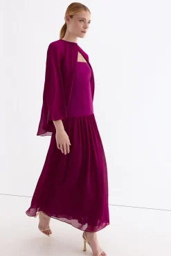 Vestido palabra de honor con detalle de capa