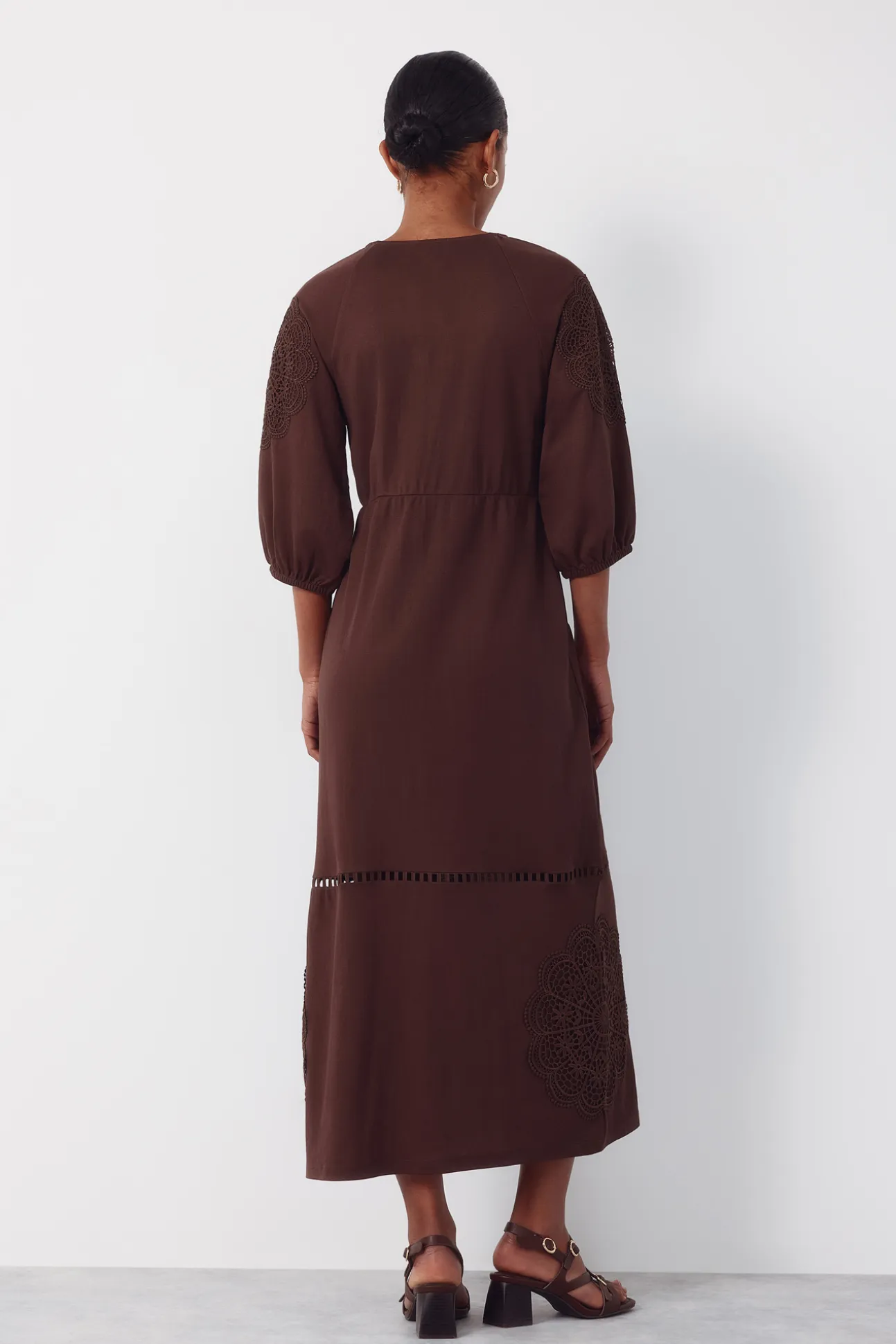 Vestido parche guipur floral