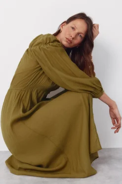 Vestido pico cordón