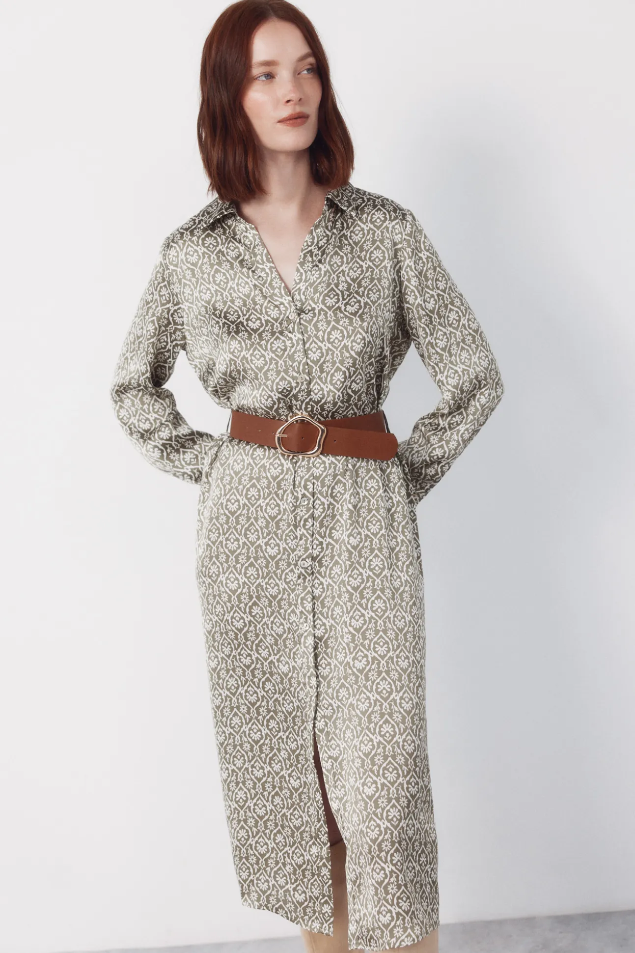 Vestido satinado camisero