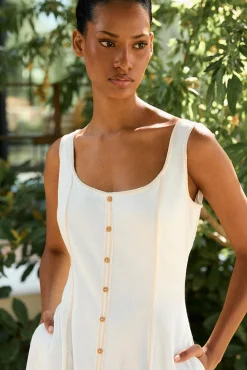 Vestido sin mangas detalle botones
