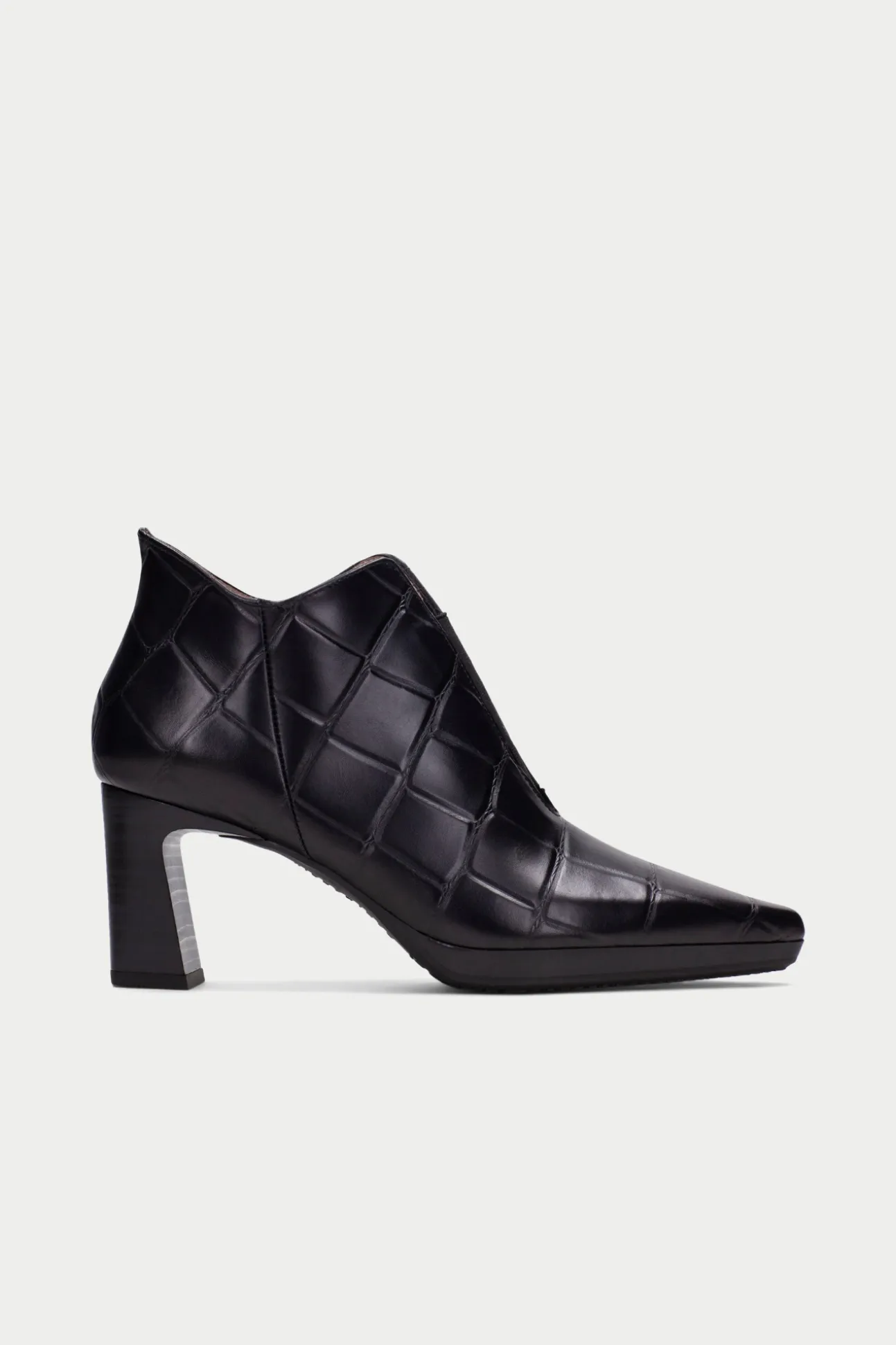 Zapato bangkok abotinado elástico hueco en v