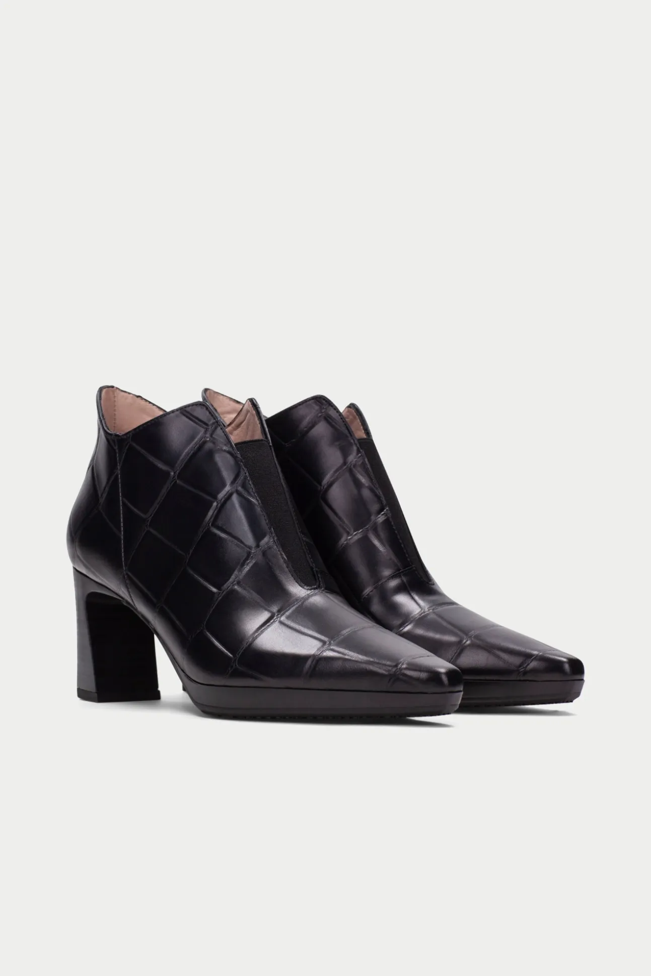 Zapato bangkok abotinado elástico hueco en v