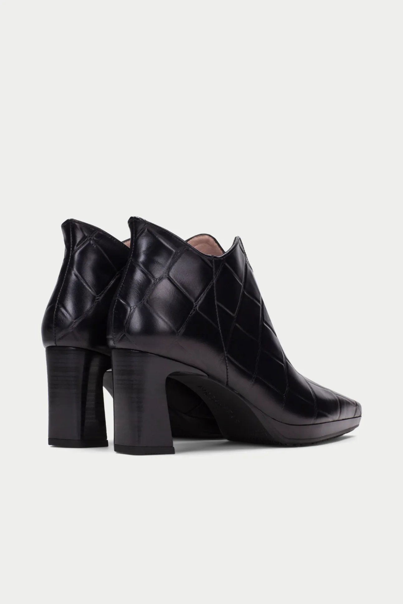 Zapato bangkok abotinado elástico hueco en v