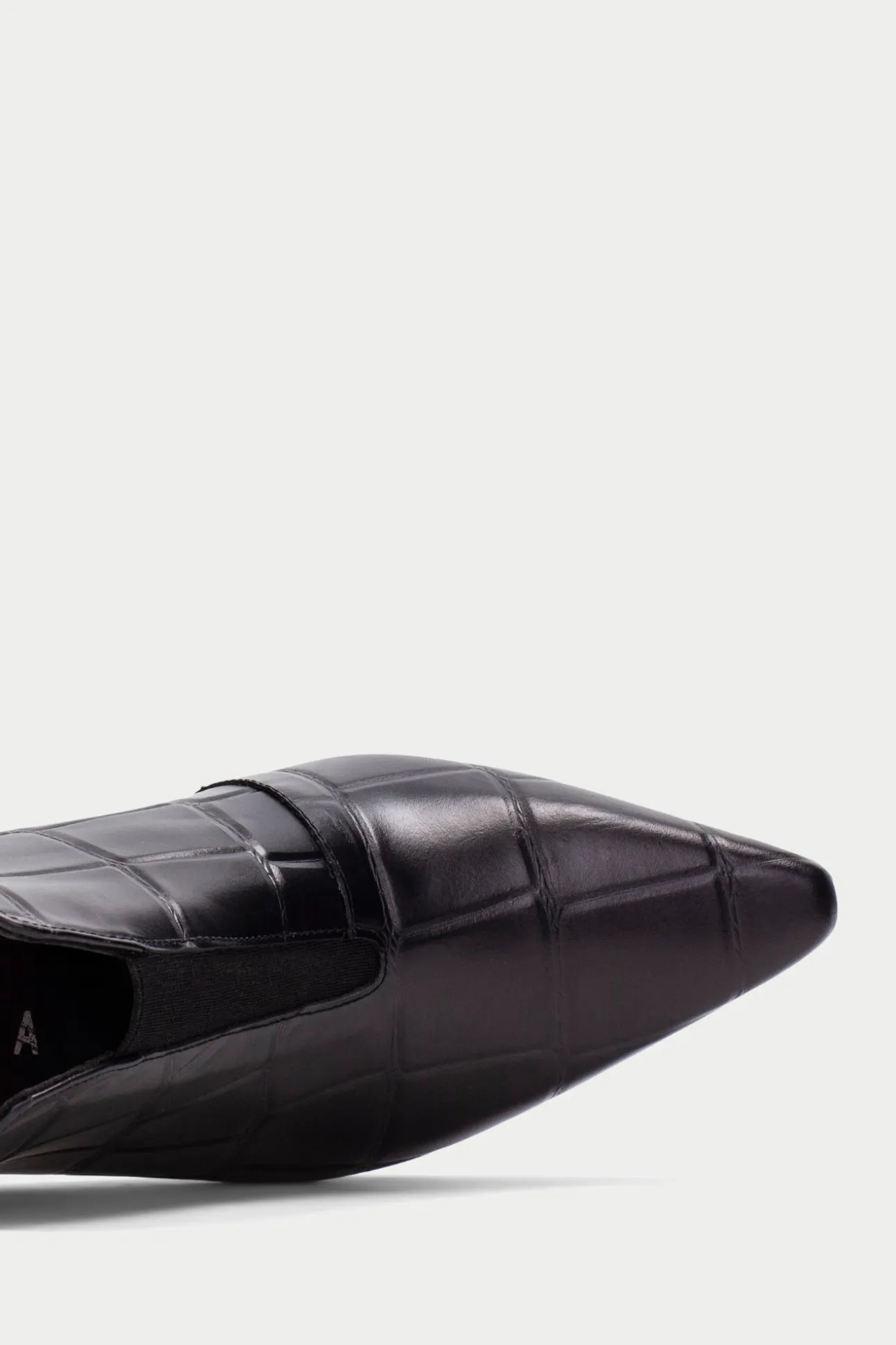 Zapato bangkok abotinado elástico hueco en v