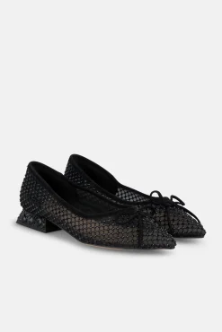 Zapato rejilla con tira de pedreria