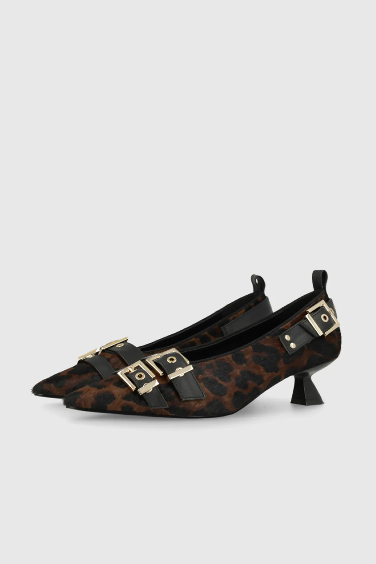 Zapatos de salón en piel efecto animal print con adornos